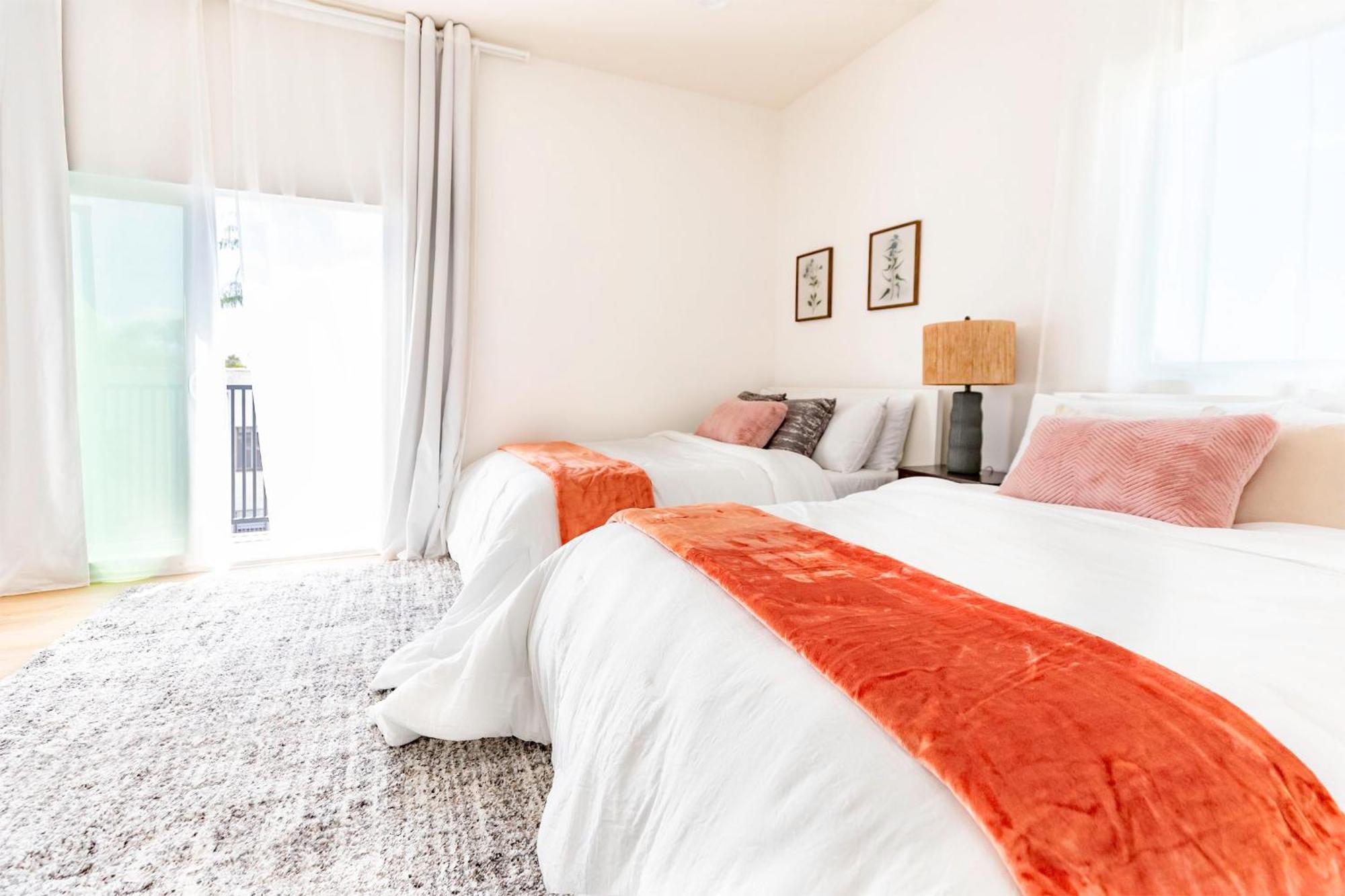Unique 4-bedroom Apartment *