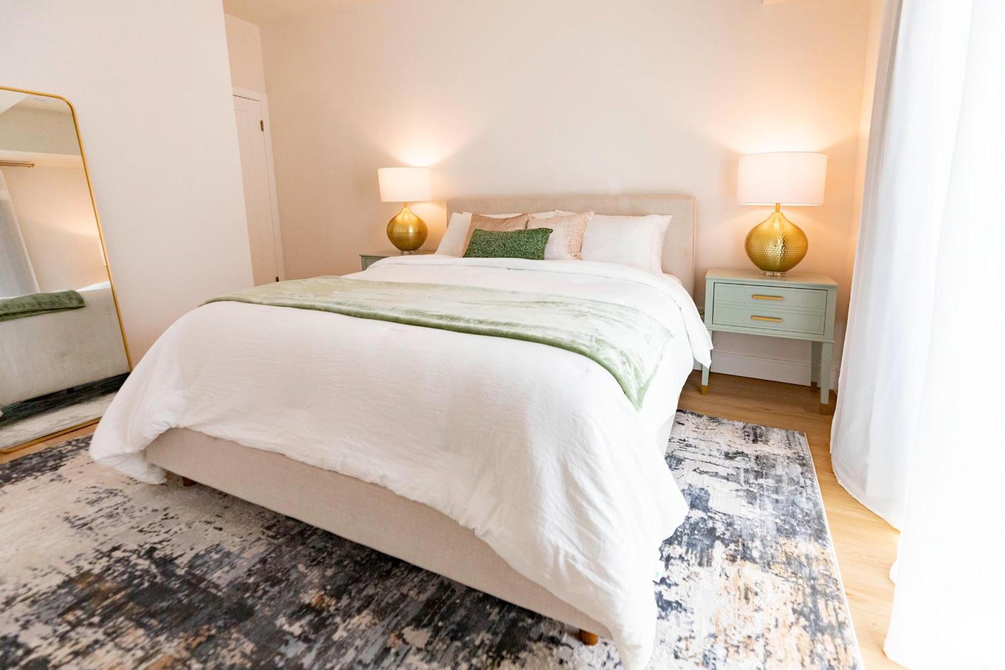 Unique 4-bedroom Apartment Los Angeles